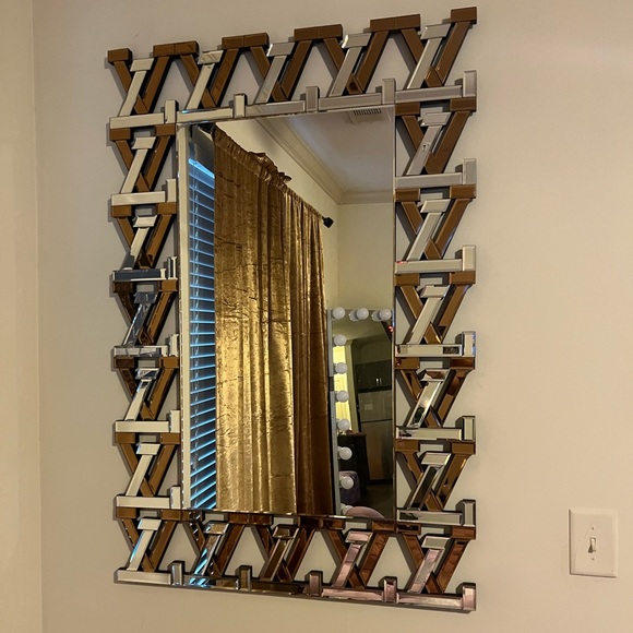 Mirror - Picture 1 of 1